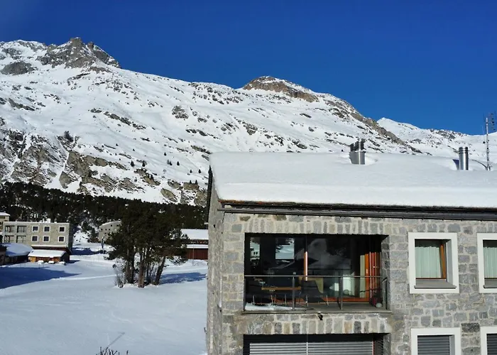 Chesa La Montanella - Ferienwohnung, Maloja